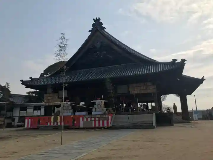 西大寺の本殿・本堂