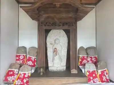 地蔵堂 (みよし野広場)の{uncategorized: "未分類", other: "その他", undefined: "問題あり", building: "その他建物", grave: "お墓", sacred_gate: "鳥居", guardian: "狛犬", statue: "像", buddha: "仏像", history: "歴史", nature: "自然", garden: "庭園", animal: "動物", pagoda: "塔", temizu: "手水舎", mountain_gate: "山門・神門", sanctuary: "本殿・本堂", subordinate: "末社・摂社", art: "芸術", scenery: "景色", jizo: "地蔵", ema: "絵馬", goshuin: "御朱印", omikuji: "おみくじ", items: "授与品その他", amulet: "お守り", goshuincho: "御朱印帳", eats: "食事", festival: "お祭り", votive_dance: "神楽", shichigosan: "七五三参", wedding: "結婚式", experience: "体験その他", initially: "初詣", around: "周辺", anti_infection: "感染症対策"}