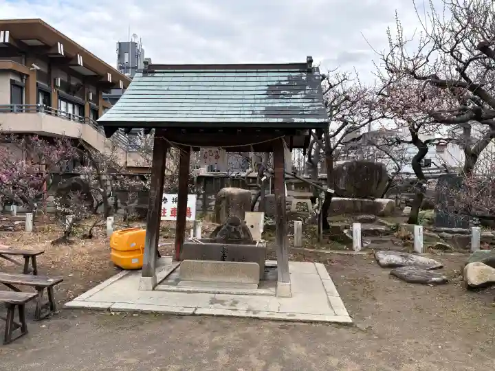 難波熊野神社の{uncategorized: "未分類", other: "その他", undefined: "問題あり", building: "その他建物", grave: "お墓", sacred_gate: "鳥居", guardian: "狛犬", statue: "像", buddha: "仏像", history: "歴史", nature: "自然", garden: "庭園", animal: "動物", pagoda: "塔", temizu: "手水舎", mountain_gate: "山門・神門", sanctuary: "本殿・本堂", subordinate: "末社・摂社", art: "芸術", scenery: "景色", jizo: "地蔵", ema: "絵馬", goshuin: "御朱印", omikuji: "おみくじ", items: "授与品その他", amulet: "お守り", goshuincho: "御朱印帳", eats: "食事", festival: "お祭り", votive_dance: "神楽", shichigosan: "七五三参", wedding: "結婚式", experience: "体験その他", initially: "初詣", around: "周辺", anti_infection: "感染症対策"}