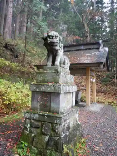 戸隠神社宝光社の狛犬