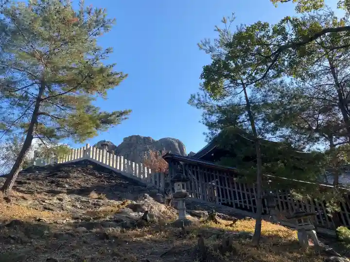 高岳神社の{uncategorized: "未分類", other: "その他", undefined: "問題あり", building: "その他建物", grave: "お墓", sacred_gate: "鳥居", guardian: "狛犬", statue: "像", buddha: "仏像", history: "歴史", nature: "自然", garden: "庭園", animal: "動物", pagoda: "塔", temizu: "手水舎", mountain_gate: "山門・神門", sanctuary: "本殿・本堂", subordinate: "末社・摂社", art: "芸術", scenery: "景色", jizo: "地蔵", ema: "絵馬", goshuin: "御朱印", omikuji: "おみくじ", items: "授与品その他", amulet: "お守り", goshuincho: "御朱印帳", eats: "食事", festival: "お祭り", votive_dance: "神楽", shichigosan: "七五三参", wedding: "結婚式", experience: "体験その他", initially: "初詣", around: "周辺", anti_infection: "感染症対策"}