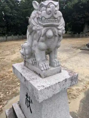 雨之宮神社の狛犬