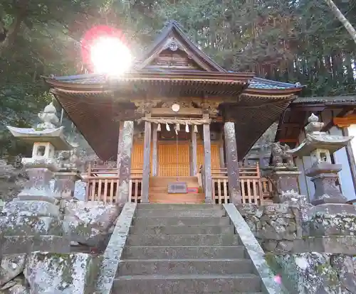 艮神社の本殿