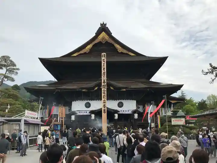 善光寺の本殿・本堂
