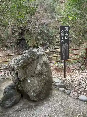 頭之宮四方神社の{uncategorized: "未分類", other: "その他", undefined: "問題あり", building: "その他建物", grave: "お墓", sacred_gate: "鳥居", guardian: "狛犬", statue: "像", buddha: "仏像", history: "歴史", nature: "自然", garden: "庭園", animal: "動物", pagoda: "塔", temizu: "手水舎", mountain_gate: "山門・神門", sanctuary: "本殿・本堂", subordinate: "末社・摂社", art: "芸術", scenery: "景色", jizo: "地蔵", ema: "絵馬", goshuin: "御朱印", omikuji: "おみくじ", items: "授与品その他", amulet: "お守り", goshuincho: "御朱印帳", eats: "食事", festival: "お祭り", votive_dance: "神楽", shichigosan: "七五三参", wedding: "結婚式", experience: "体験その他", initially: "初詣", around: "周辺", anti_infection: "感染症対策"}