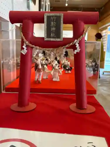 竹駒神社の{uncategorized: "未分類", other: "その他", undefined: "問題あり", building: "その他建物", grave: "お墓", sacred_gate: "鳥居", guardian: "狛犬", statue: "像", buddha: "仏像", history: "歴史", nature: "自然", garden: "庭園", animal: "動物", pagoda: "塔", temizu: "手水舎", mountain_gate: "山門・神門", sanctuary: "本殿・本堂", subordinate: "末社・摂社", art: "芸術", scenery: "景色", jizo: "地蔵", ema: "絵馬", goshuin: "御朱印", omikuji: "おみくじ", items: "授与品その他", amulet: "お守り", goshuincho: "御朱印帳", eats: "食事", festival: "お祭り", votive_dance: "神楽", shichigosan: "七五三参", wedding: "結婚式", experience: "体験その他", initially: "初詣", around: "周辺", anti_infection: "感染症対策"}