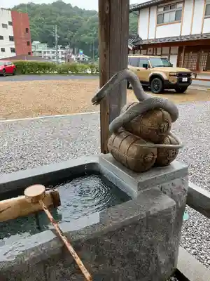 岩国白蛇神社の手水舎