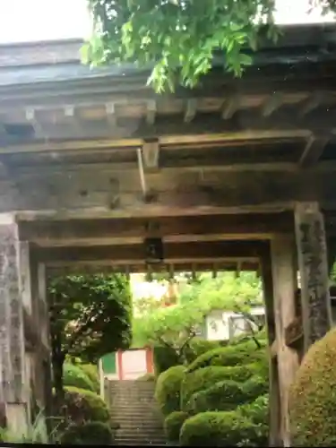 威徳寺の山門