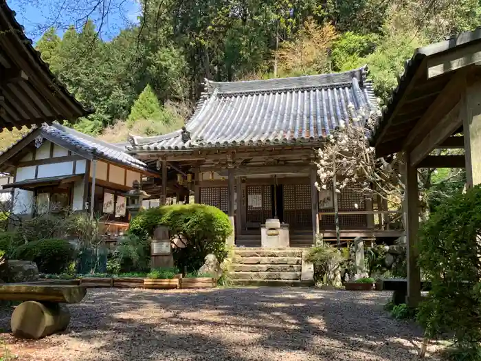 観音寺の本殿