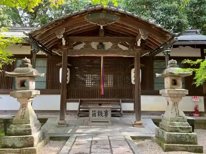 孫太郎稲荷神社（薬師寺境内社）の本殿
