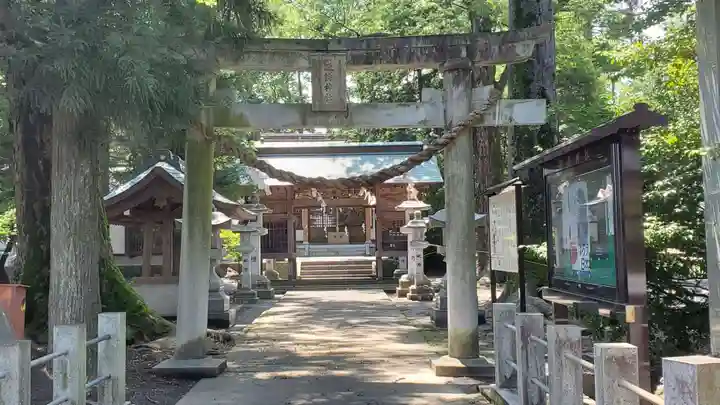 諏訪神社の鳥居