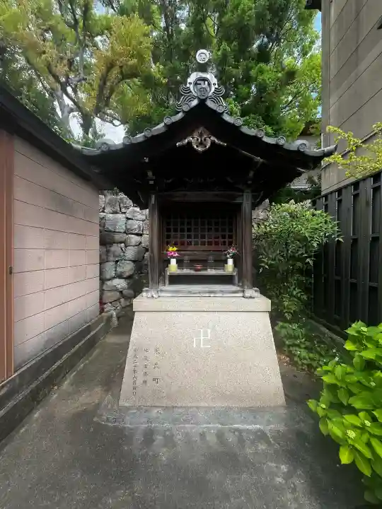 東瓦町 地蔵堂の{uncategorized: "未分類", other: "その他", undefined: "問題あり", building: "その他建物", grave: "お墓", sacred_gate: "鳥居", guardian: "狛犬", statue: "像", buddha: "仏像", history: "歴史", nature: "自然", garden: "庭園", animal: "動物", pagoda: "塔", temizu: "手水舎", mountain_gate: "山門・神門", sanctuary: "本殿・本堂", subordinate: "末社・摂社", art: "芸術", scenery: "景色", jizo: "地蔵", ema: "絵馬", goshuin: "御朱印", omikuji: "おみくじ", items: "授与品その他", amulet: "お守り", goshuincho: "御朱印帳", eats: "食事", festival: "お祭り", votive_dance: "神楽", shichigosan: "七五三参", wedding: "結婚式", experience: "体験その他", initially: "初詣", around: "周辺", anti_infection: "感染症対策"}