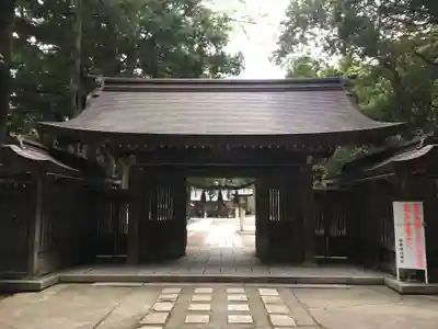 雄山神社前立社壇の山門・神門