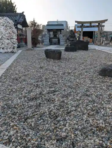 姫嶋神社の{uncategorized: "未分類", other: "その他", undefined: "問題あり", building: "その他建物", grave: "お墓", sacred_gate: "鳥居", guardian: "狛犬", statue: "像", buddha: "仏像", history: "歴史", nature: "自然", garden: "庭園", animal: "動物", pagoda: "塔", temizu: "手水舎", mountain_gate: "山門・神門", sanctuary: "本殿・本堂", subordinate: "末社・摂社", art: "芸術", scenery: "景色", jizo: "地蔵", ema: "絵馬", goshuin: "御朱印", omikuji: "おみくじ", items: "授与品その他", amulet: "お守り", goshuincho: "御朱印帳", eats: "食事", festival: "お祭り", votive_dance: "神楽", shichigosan: "七五三参", wedding: "結婚式", experience: "体験その他", initially: "初詣", around: "周辺", anti_infection: "感染症対策"}