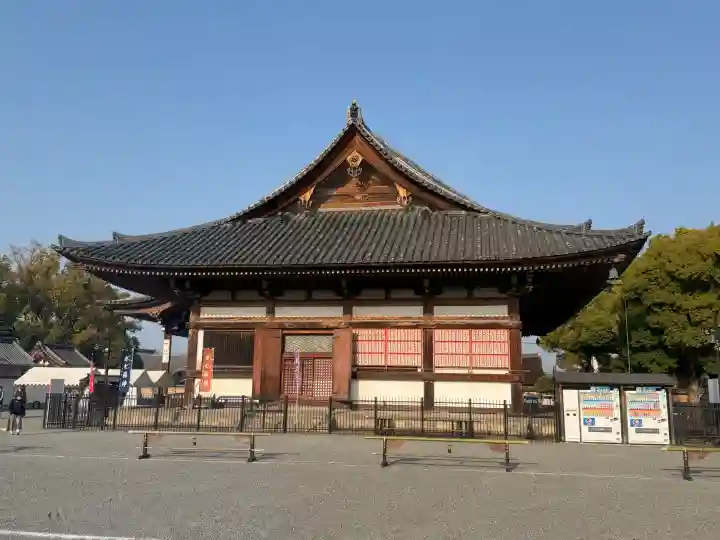 東寺(教王護国寺)の{uncategorized: "未分類", other: "その他", undefined: "問題あり", building: "その他建物", grave: "お墓", sacred_gate: "鳥居", guardian: "狛犬", statue: "像", buddha: "仏像", history: "歴史", nature: "自然", garden: "庭園", animal: "動物", pagoda: "塔", temizu: "手水舎", mountain_gate: "山門・神門", sanctuary: "本殿・本堂", subordinate: "末社・摂社", art: "芸術", scenery: "景色", jizo: "地蔵", ema: "絵馬", goshuin: "御朱印", omikuji: "おみくじ", items: "授与品その他", amulet: "お守り", goshuincho: "御朱印帳", eats: "食事", festival: "お祭り", votive_dance: "神楽", shichigosan: "七五三参", wedding: "結婚式", experience: "体験その他", initially: "初詣", around: "周辺", anti_infection: "感染症対策"}