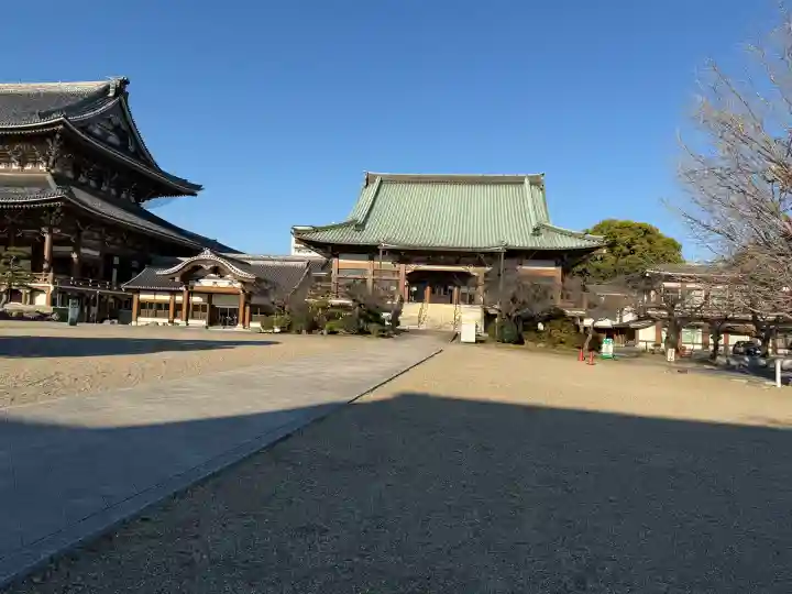 真宗大谷派名古屋別院の{uncategorized: "未分類", other: "その他", undefined: "問題あり", building: "その他建物", grave: "お墓", sacred_gate: "鳥居", guardian: "狛犬", statue: "像", buddha: "仏像", history: "歴史", nature: "自然", garden: "庭園", animal: "動物", pagoda: "塔", temizu: "手水舎", mountain_gate: "山門・神門", sanctuary: "本殿・本堂", subordinate: "末社・摂社", art: "芸術", scenery: "景色", jizo: "地蔵", ema: "絵馬", goshuin: "御朱印", omikuji: "おみくじ", items: "授与品その他", amulet: "お守り", goshuincho: "御朱印帳", eats: "食事", festival: "お祭り", votive_dance: "神楽", shichigosan: "七五三参", wedding: "結婚式", experience: "体験その他", initially: "初詣", around: "周辺", anti_infection: "感染症対策"}