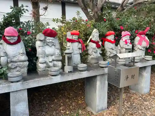 行願寺（革堂）の{uncategorized: "未分類", other: "その他", undefined: "問題あり", building: "その他建物", grave: "お墓", sacred_gate: "鳥居", guardian: "狛犬", statue: "像", buddha: "仏像", history: "歴史", nature: "自然", garden: "庭園", animal: "動物", pagoda: "塔", temizu: "手水舎", mountain_gate: "山門・神門", sanctuary: "本殿・本堂", subordinate: "末社・摂社", art: "芸術", scenery: "景色", jizo: "地蔵", ema: "絵馬", goshuin: "御朱印", omikuji: "おみくじ", items: "授与品その他", amulet: "お守り", goshuincho: "御朱印帳", eats: "食事", festival: "お祭り", votive_dance: "神楽", shichigosan: "七五三参", wedding: "結婚式", experience: "体験その他", initially: "初詣", around: "周辺", anti_infection: "感染症対策"}