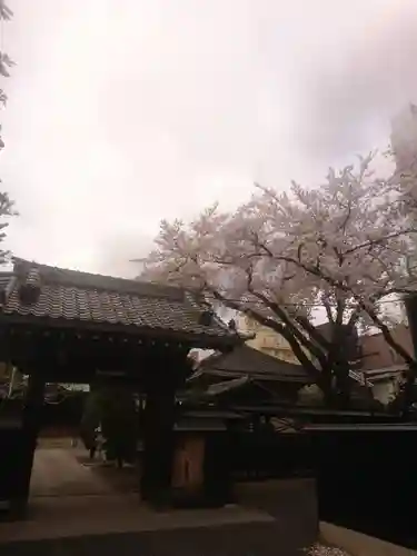 称名寺の山門