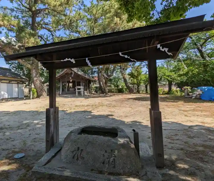 神明社の{uncategorized: "未分類", other: "その他", undefined: "問題あり", building: "その他建物", grave: "お墓", sacred_gate: "鳥居", guardian: "狛犬", statue: "像", buddha: "仏像", history: "歴史", nature: "自然", garden: "庭園", animal: "動物", pagoda: "塔", temizu: "手水舎", mountain_gate: "山門・神門", sanctuary: "本殿・本堂", subordinate: "末社・摂社", art: "芸術", scenery: "景色", jizo: "地蔵", ema: "絵馬", goshuin: "御朱印", omikuji: "おみくじ", items: "授与品その他", amulet: "お守り", goshuincho: "御朱印帳", eats: "食事", festival: "お祭り", votive_dance: "神楽", shichigosan: "七五三参", wedding: "結婚式", experience: "体験その他", initially: "初詣", around: "周辺", anti_infection: "感染症対策"}
