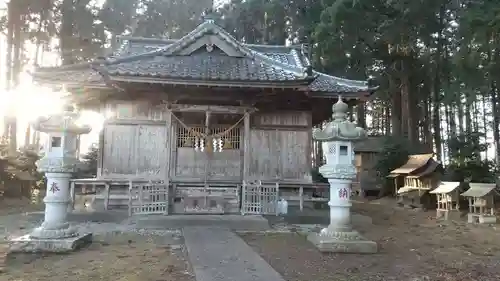 諏訪神社の本殿