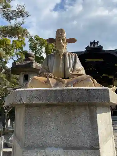 豊国神社の像