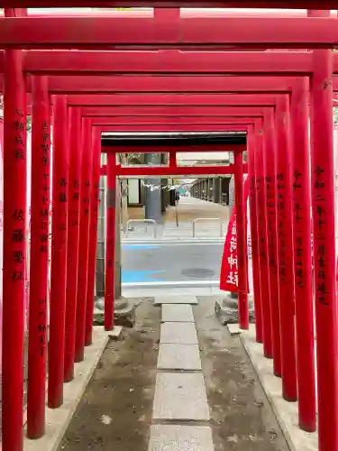 鐘塚稲荷神社の{uncategorized: "未分類", other: "その他", undefined: "問題あり", building: "その他建物", grave: "お墓", sacred_gate: "鳥居", guardian: "狛犬", statue: "像", buddha: "仏像", history: "歴史", nature: "自然", garden: "庭園", animal: "動物", pagoda: "塔", temizu: "手水舎", mountain_gate: "山門・神門", sanctuary: "本殿・本堂", subordinate: "末社・摂社", art: "芸術", scenery: "景色", jizo: "地蔵", ema: "絵馬", goshuin: "御朱印", omikuji: "おみくじ", items: "授与品その他", amulet: "お守り", goshuincho: "御朱印帳", eats: "食事", festival: "お祭り", votive_dance: "神楽", shichigosan: "七五三参", wedding: "結婚式", experience: "体験その他", initially: "初詣", around: "周辺", anti_infection: "感染症対策"}