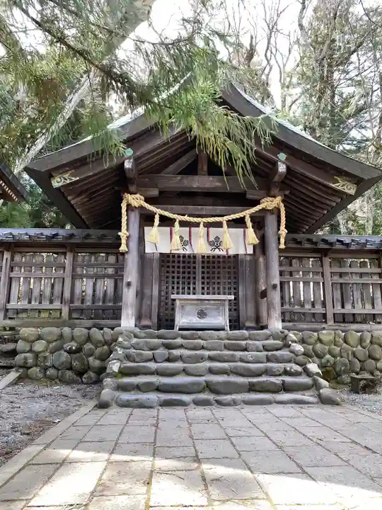 諏訪大社上社前宮の本殿・本堂