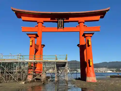 厳島神社の鳥居