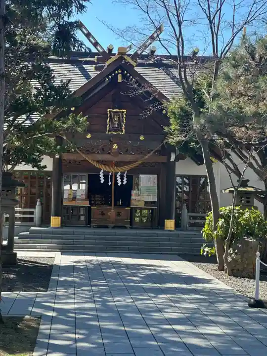 西野神社の{uncategorized: "未分類", other: "その他", undefined: "問題あり", building: "その他建物", grave: "お墓", sacred_gate: "鳥居", guardian: "狛犬", statue: "像", buddha: "仏像", history: "歴史", nature: "自然", garden: "庭園", animal: "動物", pagoda: "塔", temizu: "手水舎", mountain_gate: "山門・神門", sanctuary: "本殿・本堂", subordinate: "末社・摂社", art: "芸術", scenery: "景色", jizo: "地蔵", ema: "絵馬", goshuin: "御朱印", omikuji: "おみくじ", items: "授与品その他", amulet: "お守り", goshuincho: "御朱印帳", eats: "食事", festival: "お祭り", votive_dance: "神楽", shichigosan: "七五三参", wedding: "結婚式", experience: "体験その他", initially: "初詣", around: "周辺", anti_infection: "感染症対策"}