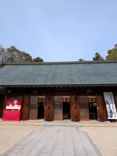 滋賀県護国神社の{uncategorized: "未分類", other: "その他", undefined: "問題あり", building: "その他建物", grave: "お墓", sacred_gate: "鳥居", guardian: "狛犬", statue: "像", buddha: "仏像", history: "歴史", nature: "自然", garden: "庭園", animal: "動物", pagoda: "塔", temizu: "手水舎", mountain_gate: "山門・神門", sanctuary: "本殿・本堂", subordinate: "末社・摂社", art: "芸術", scenery: "景色", jizo: "地蔵", ema: "絵馬", goshuin: "御朱印", omikuji: "おみくじ", items: "授与品その他", amulet: "お守り", goshuincho: "御朱印帳", eats: "食事", festival: "お祭り", votive_dance: "神楽", shichigosan: "七五三参", wedding: "結婚式", experience: "体験その他", initially: "初詣", around: "周辺", anti_infection: "感染症対策"}