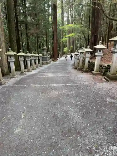 三峯神社の{uncategorized: "未分類", other: "その他", undefined: "問題あり", building: "その他建物", grave: "お墓", sacred_gate: "鳥居", guardian: "狛犬", statue: "像", buddha: "仏像", history: "歴史", nature: "自然", garden: "庭園", animal: "動物", pagoda: "塔", temizu: "手水舎", mountain_gate: "山門・神門", sanctuary: "本殿・本堂", subordinate: "末社・摂社", art: "芸術", scenery: "景色", jizo: "地蔵", ema: "絵馬", goshuin: "御朱印", omikuji: "おみくじ", items: "授与品その他", amulet: "お守り", goshuincho: "御朱印帳", eats: "食事", festival: "お祭り", votive_dance: "神楽", shichigosan: "七五三参", wedding: "結婚式", experience: "体験その他", initially: "初詣", around: "周辺", anti_infection: "感染症対策"}