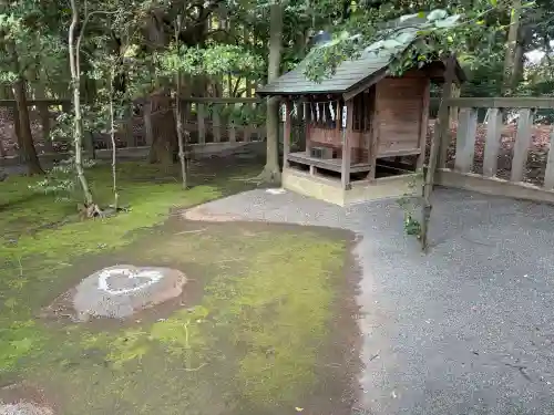 常陸第三宮　吉田神社の{uncategorized: "未分類", other: "その他", undefined: "問題あり", building: "その他建物", grave: "お墓", sacred_gate: "鳥居", guardian: "狛犬", statue: "像", buddha: "仏像", history: "歴史", nature: "自然", garden: "庭園", animal: "動物", pagoda: "塔", temizu: "手水舎", mountain_gate: "山門・神門", sanctuary: "本殿・本堂", subordinate: "末社・摂社", art: "芸術", scenery: "景色", jizo: "地蔵", ema: "絵馬", goshuin: "御朱印", omikuji: "おみくじ", items: "授与品その他", amulet: "お守り", goshuincho: "御朱印帳", eats: "食事", festival: "お祭り", votive_dance: "神楽", shichigosan: "七五三参", wedding: "結婚式", experience: "体験その他", initially: "初詣", around: "周辺", anti_infection: "感染症対策"}