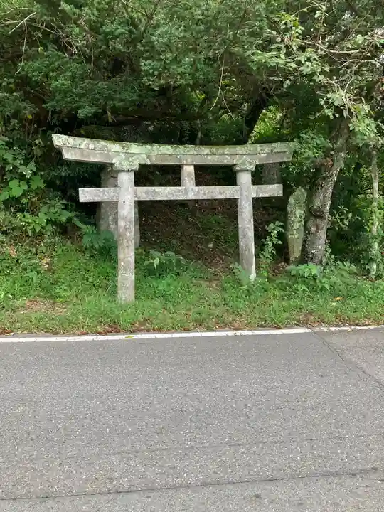 寄居八雲神社の鳥居