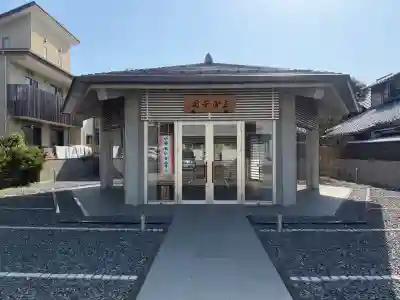 鎌倉日蓮堂の{uncategorized: "未分類", other: "その他", undefined: "問題あり", building: "その他建物", grave: "お墓", sacred_gate: "鳥居", guardian: "狛犬", statue: "像", buddha: "仏像", history: "歴史", nature: "自然", garden: "庭園", animal: "動物", pagoda: "塔", temizu: "手水舎", mountain_gate: "山門・神門", sanctuary: "本殿・本堂", subordinate: "末社・摂社", art: "芸術", scenery: "景色", jizo: "地蔵", ema: "絵馬", goshuin: "御朱印", omikuji: "おみくじ", items: "授与品その他", amulet: "お守り", goshuincho: "御朱印帳", eats: "食事", festival: "お祭り", votive_dance: "神楽", shichigosan: "七五三参", wedding: "結婚式", experience: "体験その他", initially: "初詣", around: "周辺", anti_infection: "感染症対策"}
