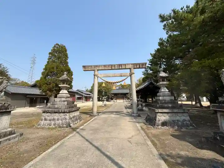 日名神明宮の{uncategorized: "未分類", other: "その他", undefined: "問題あり", building: "その他建物", grave: "お墓", sacred_gate: "鳥居", guardian: "狛犬", statue: "像", buddha: "仏像", history: "歴史", nature: "自然", garden: "庭園", animal: "動物", pagoda: "塔", temizu: "手水舎", mountain_gate: "山門・神門", sanctuary: "本殿・本堂", subordinate: "末社・摂社", art: "芸術", scenery: "景色", jizo: "地蔵", ema: "絵馬", goshuin: "御朱印", omikuji: "おみくじ", items: "授与品その他", amulet: "お守り", goshuincho: "御朱印帳", eats: "食事", festival: "お祭り", votive_dance: "神楽", shichigosan: "七五三参", wedding: "結婚式", experience: "体験その他", initially: "初詣", around: "周辺", anti_infection: "感染症対策"}