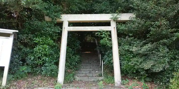 尾津神社の鳥居