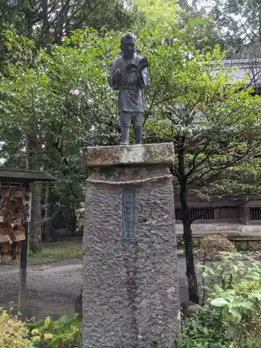 報徳二宮神社の像