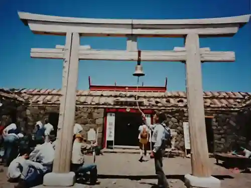 富士山頂上浅間大社奥宮の鳥居