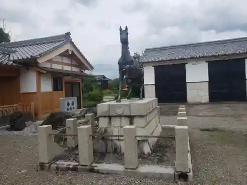 白山神社の像