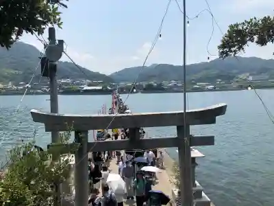 津嶋神社の{uncategorized: "未分類", other: "その他", undefined: "問題あり", building: "その他建物", grave: "お墓", sacred_gate: "鳥居", guardian: "狛犬", statue: "像", buddha: "仏像", history: "歴史", nature: "自然", garden: "庭園", animal: "動物", pagoda: "塔", temizu: "手水舎", mountain_gate: "山門・神門", sanctuary: "本殿・本堂", subordinate: "末社・摂社", art: "芸術", scenery: "景色", jizo: "地蔵", ema: "絵馬", goshuin: "御朱印", omikuji: "おみくじ", items: "授与品その他", amulet: "お守り", goshuincho: "御朱印帳", eats: "食事", festival: "お祭り", votive_dance: "神楽", shichigosan: "七五三参", wedding: "結婚式", experience: "体験その他", initially: "初詣", around: "周辺", anti_infection: "感染症対策"}