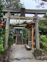 横浜御嶽神社の鳥居