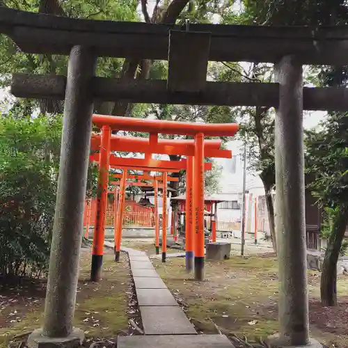 三囲神社の鳥居