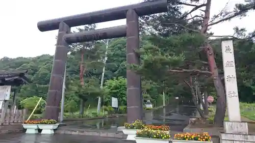 義經神社の鳥居