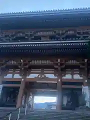 本佛寺の山門