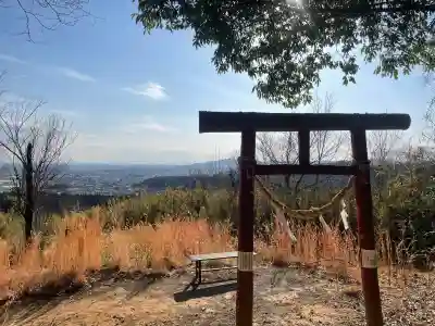 賀茂別雷神社奥宮の{uncategorized: "未分類", other: "その他", undefined: "問題あり", building: "その他建物", grave: "お墓", sacred_gate: "鳥居", guardian: "狛犬", statue: "像", buddha: "仏像", history: "歴史", nature: "自然", garden: "庭園", animal: "動物", pagoda: "塔", temizu: "手水舎", mountain_gate: "山門・神門", sanctuary: "本殿・本堂", subordinate: "末社・摂社", art: "芸術", scenery: "景色", jizo: "地蔵", ema: "絵馬", goshuin: "御朱印", omikuji: "おみくじ", items: "授与品その他", amulet: "お守り", goshuincho: "御朱印帳", eats: "食事", festival: "お祭り", votive_dance: "神楽", shichigosan: "七五三参", wedding: "結婚式", experience: "体験その他", initially: "初詣", around: "周辺", anti_infection: "感染症対策"}