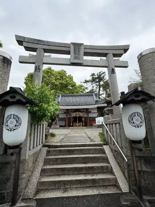 水堂須佐男神社の{uncategorized: "未分類", other: "その他", undefined: "問題あり", building: "その他建物", grave: "お墓", sacred_gate: "鳥居", guardian: "狛犬", statue: "像", buddha: "仏像", history: "歴史", nature: "自然", garden: "庭園", animal: "動物", pagoda: "塔", temizu: "手水舎", mountain_gate: "山門・神門", sanctuary: "本殿・本堂", subordinate: "末社・摂社", art: "芸術", scenery: "景色", jizo: "地蔵", ema: "絵馬", goshuin: "御朱印", omikuji: "おみくじ", items: "授与品その他", amulet: "お守り", goshuincho: "御朱印帳", eats: "食事", festival: "お祭り", votive_dance: "神楽", shichigosan: "七五三参", wedding: "結婚式", experience: "体験その他", initially: "初詣", around: "周辺", anti_infection: "感染症対策"}