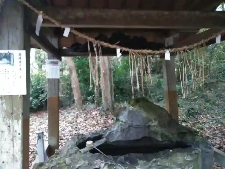 白石社の手水舎