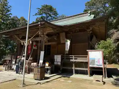 三春大神宮の{uncategorized: "未分類", other: "その他", undefined: "問題あり", building: "その他建物", grave: "お墓", sacred_gate: "鳥居", guardian: "狛犬", statue: "像", buddha: "仏像", history: "歴史", nature: "自然", garden: "庭園", animal: "動物", pagoda: "塔", temizu: "手水舎", mountain_gate: "山門・神門", sanctuary: "本殿・本堂", subordinate: "末社・摂社", art: "芸術", scenery: "景色", jizo: "地蔵", ema: "絵馬", goshuin: "御朱印", omikuji: "おみくじ", items: "授与品その他", amulet: "お守り", goshuincho: "御朱印帳", eats: "食事", festival: "お祭り", votive_dance: "神楽", shichigosan: "七五三参", wedding: "結婚式", experience: "体験その他", initially: "初詣", around: "周辺", anti_infection: "感染症対策"}