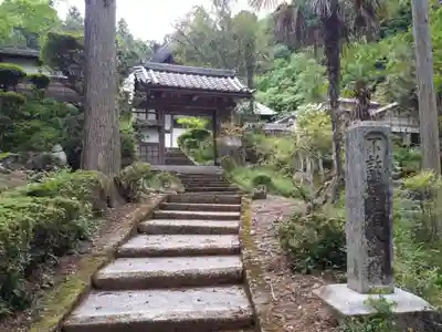 龍穏寺の山門・神門