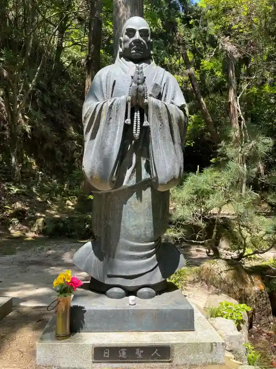 三瀧寺の{uncategorized: "未分類", other: "その他", undefined: "問題あり", building: "その他建物", grave: "お墓", sacred_gate: "鳥居", guardian: "狛犬", statue: "像", buddha: "仏像", history: "歴史", nature: "自然", garden: "庭園", animal: "動物", pagoda: "塔", temizu: "手水舎", mountain_gate: "山門・神門", sanctuary: "本殿・本堂", subordinate: "末社・摂社", art: "芸術", scenery: "景色", jizo: "地蔵", ema: "絵馬", goshuin: "御朱印", omikuji: "おみくじ", items: "授与品その他", amulet: "お守り", goshuincho: "御朱印帳", eats: "食事", festival: "お祭り", votive_dance: "神楽", shichigosan: "七五三参", wedding: "結婚式", experience: "体験その他", initially: "初詣", around: "周辺", anti_infection: "感染症対策"}
